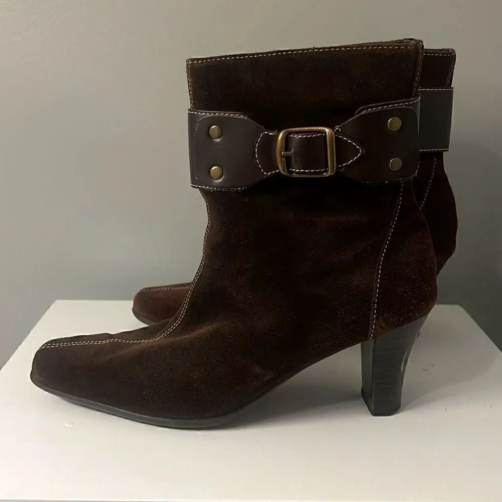 Aerosoles Women's Brown Suede Belted Pointed Toe Ankle Booties